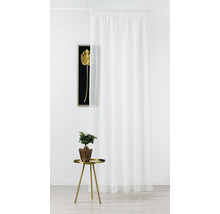 Wit gordijn voor een wand