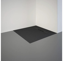 Inloopdouche met douchegoot in een badkamer