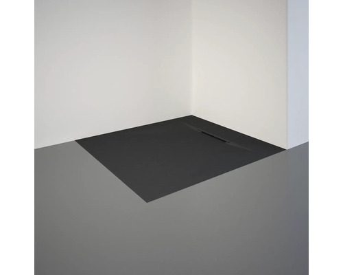 Inloopdouche met afvoergoot in een badkamer