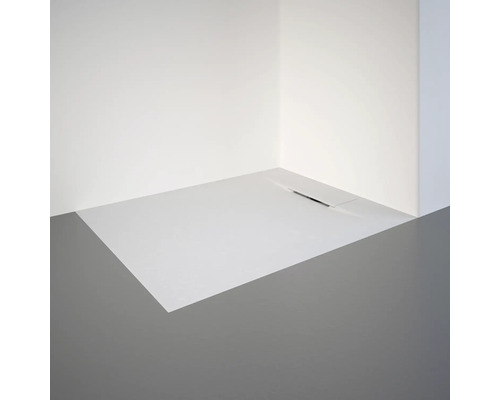 Hoekweergave van een inloopdouche met afvoergoot