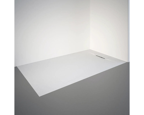 Hoekinstallatie met vlakke douchebak en afvoergoot