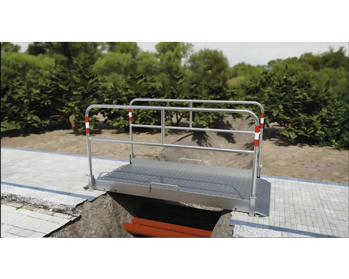 Sleufbrug met leuning voor het oversteken van bouwputten buitenshuis