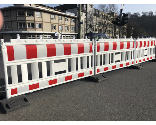 Bouwhek met rood-witte strepen voor verkeersveiligheid