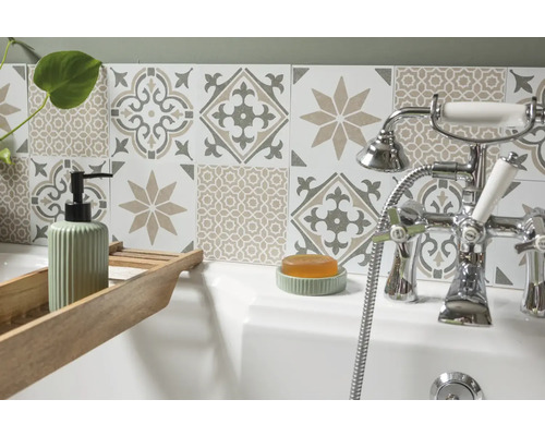 D-C-FIX Plaktegel PVC zelfklevend alia olijf 15,2x15,2 cm 6 stuks Badkameroverzicht met witte tegels met patroon, zeepdispenser en badkraan
