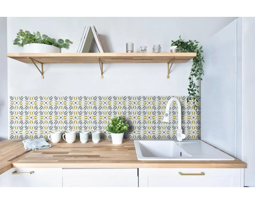 D-C-FIX Plaktegel PVC zelfklevend cubia goud 15,2x15,2 cm 6 stuks Keukenscène met gootsteen, aanrechtblad en decoratieve tegelstickers