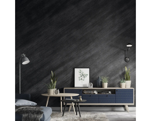 Woonkamer met dressoir, tafel, bank, lamp en wanddecoratie