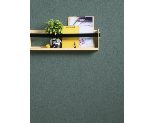 Wandplank met plant, geel notitieblok en afbeelding