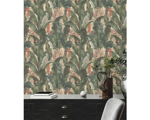 Wanddecoratie met botanisch behangpatroon in de woonkamer