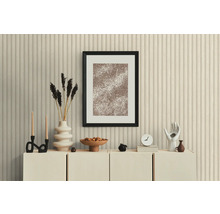Decoratief interieur met dressoir, schilderij, kaarsen en vazen als kamerontwerp