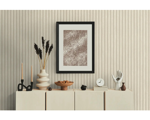 Decoratief interieur met dressoir, schilderij, kaarsen en vazen als kamerontwerp