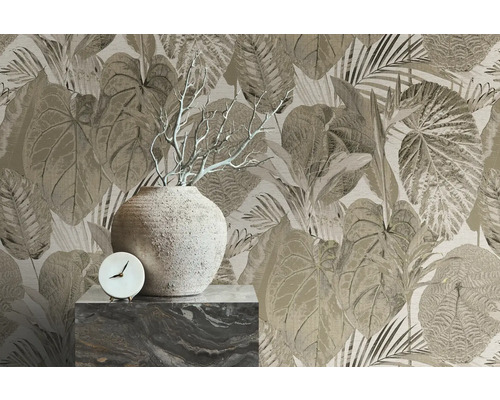 Decoratief behang met plantenmotief, vaas en klok op een voetstuk