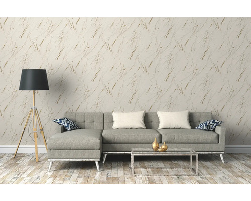 Woonkamer met grijze bank, staande lamp en behang met abstract patroon