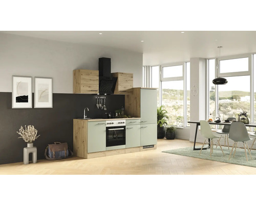 Complete keuken met spoelbak, fornuis, afzuigkap en kasten in een helder, modern design.