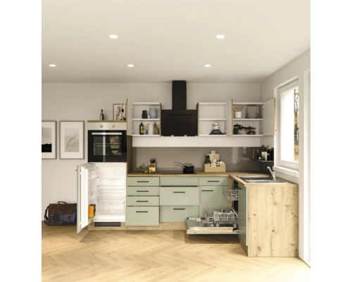 Lichte keuken met inbouwapparatuur, spoelbak en vaatwasser