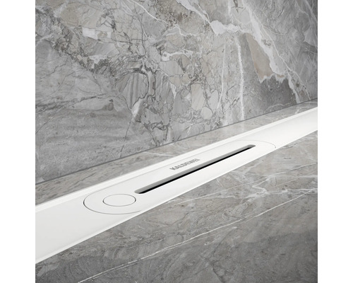 Kaldewei douchegoot in badkamer met marmeren tegels