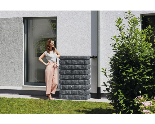 Regenton van kunststof in steenlook met kraan en regenwaterinlaat