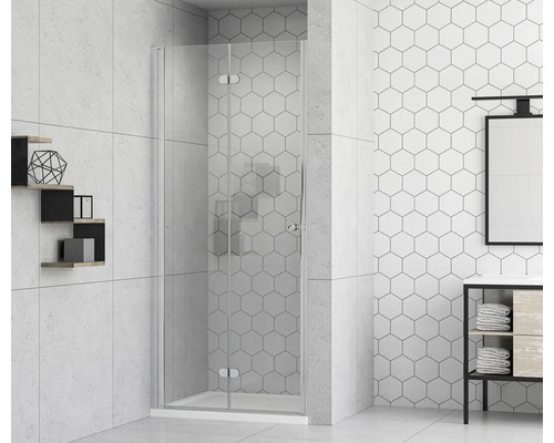 Badkamer met glazen douchewand en zeshoekige tegels