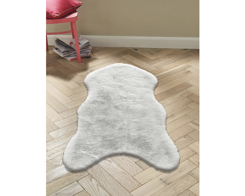 Wit tapijt op een houten vloer