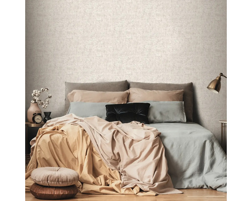 Slaapkamer met bed voor behang met motief