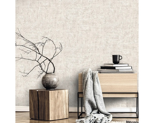 Beige vliesbehang met abstracte patronen in de woonkamer