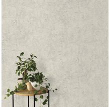 Licht gestructureerd behang met planten op een tafel
