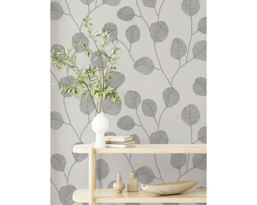Wanddecoratie met bladerenmotief, rekken met decoratieve elementen