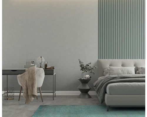 Slaapkamer met bed, bureau en stoel in licht ontwerp