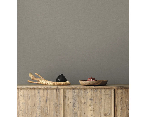 Behang aan de muur in de woonkamer.