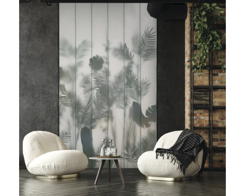 Moderne woonkamer met schuifdeur, fauteuils en bijzettafel