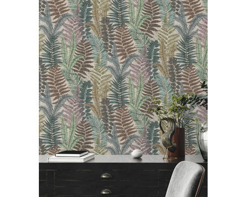 Behang met varenpatroon in de woonkamer