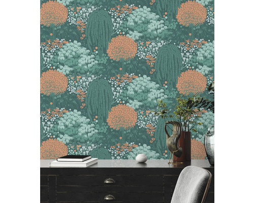 Behang met bloemmotief en boommotieven