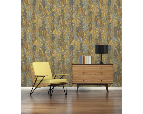 Kamerweergave met behang met patroon, fauteuil en commode