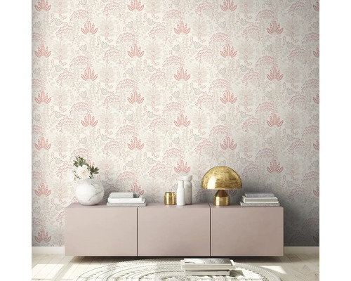 Behang met bloemmotief in interieur