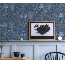 Scène met bloemenbehang en decoraties