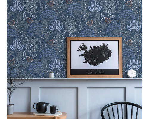 Scène met bloemenbehang en decoraties