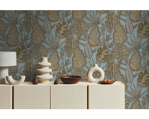 Decoratief behang met bladerpatroon in de woonkamer