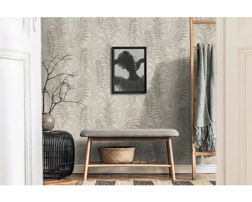 Entree met varensbehang, bank en decoratie