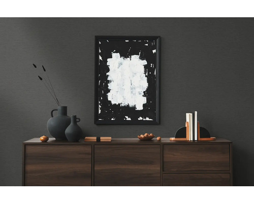 Schilderij met abstract ontwerp boven dressoir met decoratie