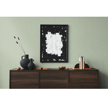 Decoratieve woonkamer met dressoir, schilderij, vazen en boekensteunen