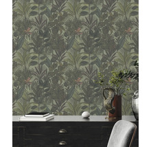 Wanddecoratie met jungle planten behang in een kamer.