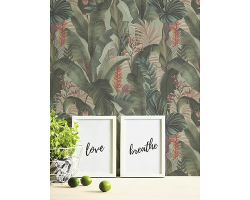 Behang met tropisch plantenpatroon in interieur