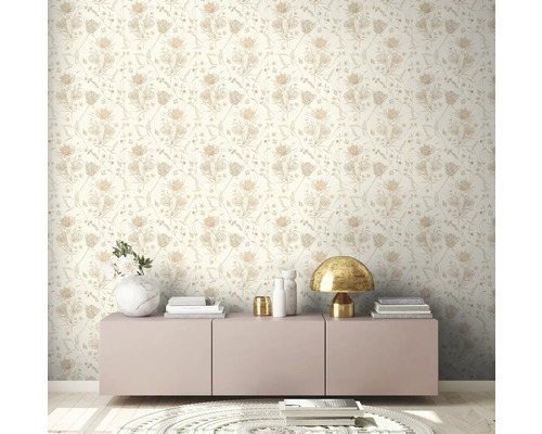 Behang met bloemmotief in een lichte ruimte