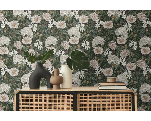 Behang met bloemmotief en meubels