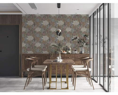 Eetkamer met eettafel, stoelen en bloemenbehang voor een stijlvolle ambiance