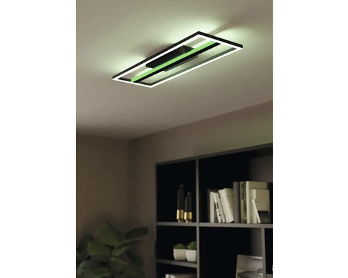 Rechthoekige plafondlamp met LED elementen in de woonkamer