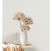 Decoratief stilleven met vaas en droogbloemen op een tafel