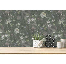 Decoratief bloemenbehang in een kamer