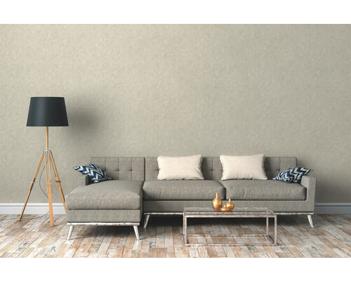 Woonkamer met grijze bank, houten vloer en staande lamp