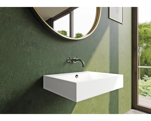 Moderne badkamer met rechthoekige wastafel, kraan en ronde spiegel