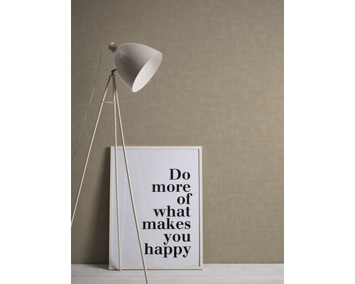 Vloerlamp en een ingelijste poster met de tekst: Doe meer van wat je gelukkig maakt.